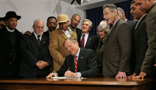 Former New York Gov. George Pataki signs Rockefeller law reforms in 2004.